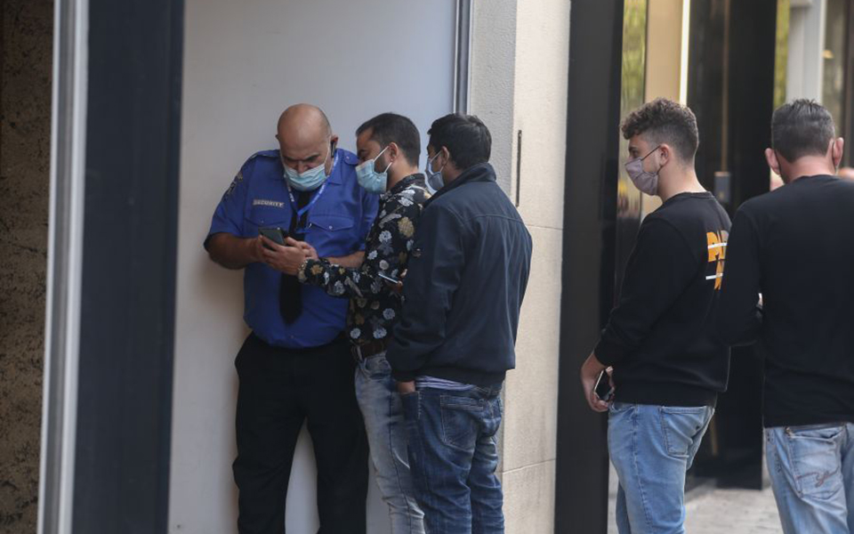 Νέα μέτρα: Πάνω από 90.000 έλεγχοι το πρώτο 24ωρο – «Λουκέτο» σε 23 καταστήματα-2