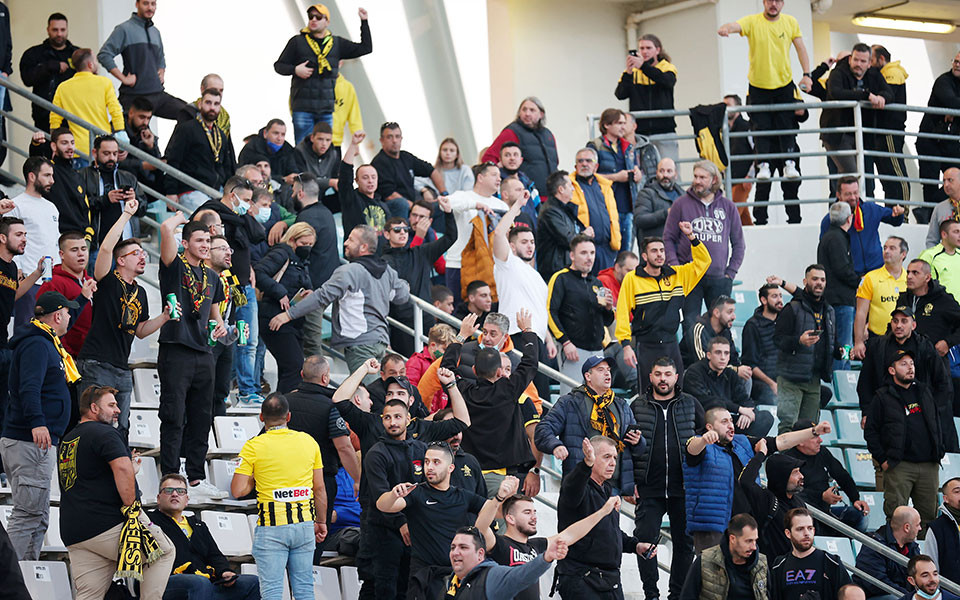 super-league-επεισόδια-στο-ματς-βόλος-άρης-με-ρίψ-561576019