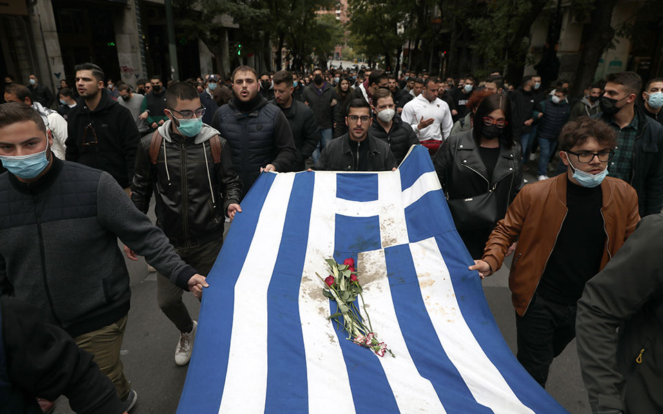 Σε εξέλιξη η πορεία για το Πολυτεχνείο – Κλειστοί δρόμοι στο κέντρο της Αθήνας-7