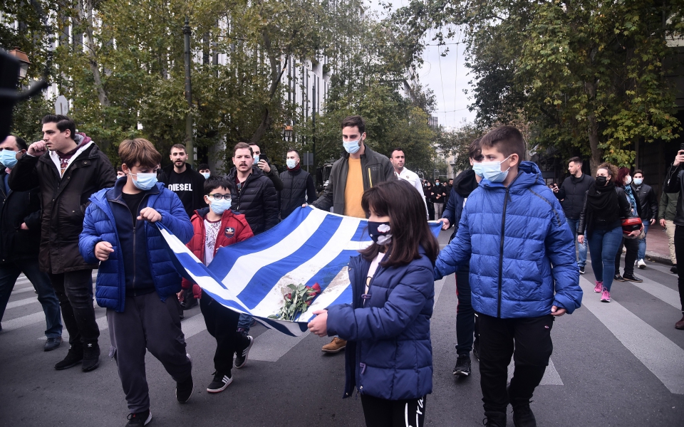 Σε εξέλιξη η πορεία για το Πολυτεχνείο – Κλειστοί δρόμοι στο κέντρο της Αθήνας-2
