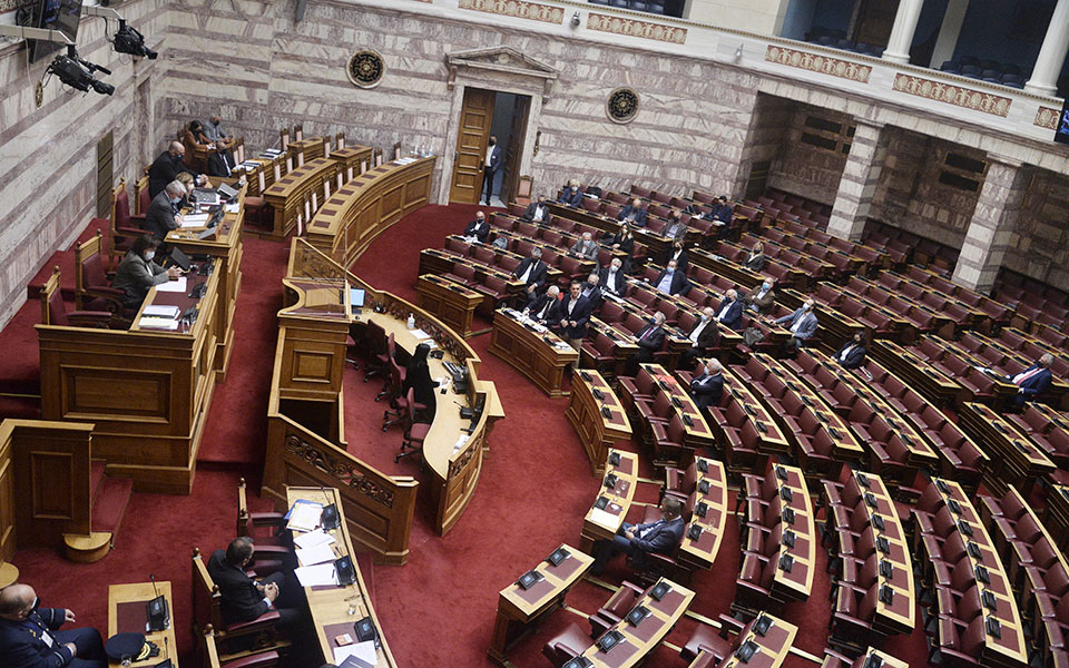 σύρραξη-στη-βουλή-μεταξύ-συριζα-παν-561595960