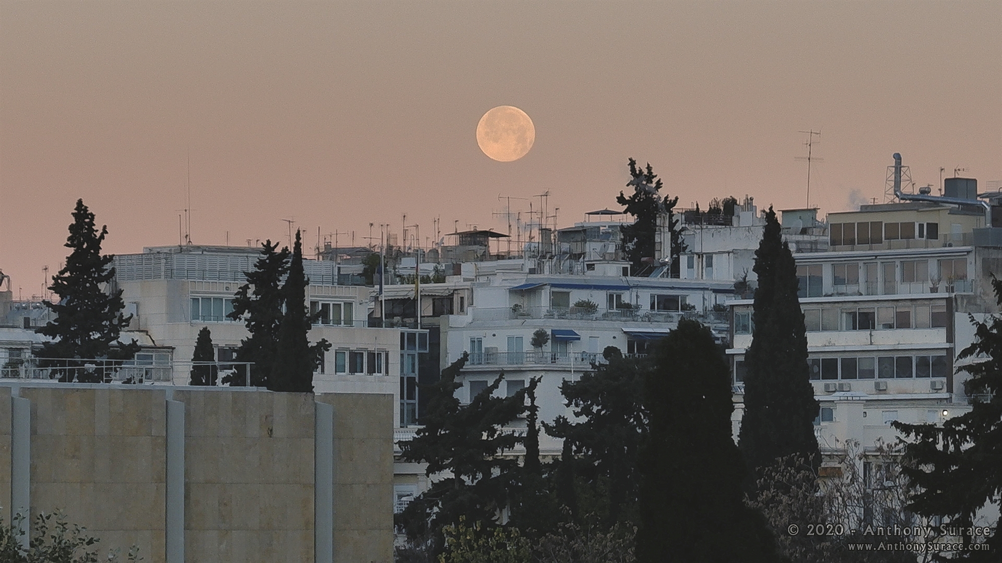 το-φαινόμενο-της-πολυκατοικίας-561574069