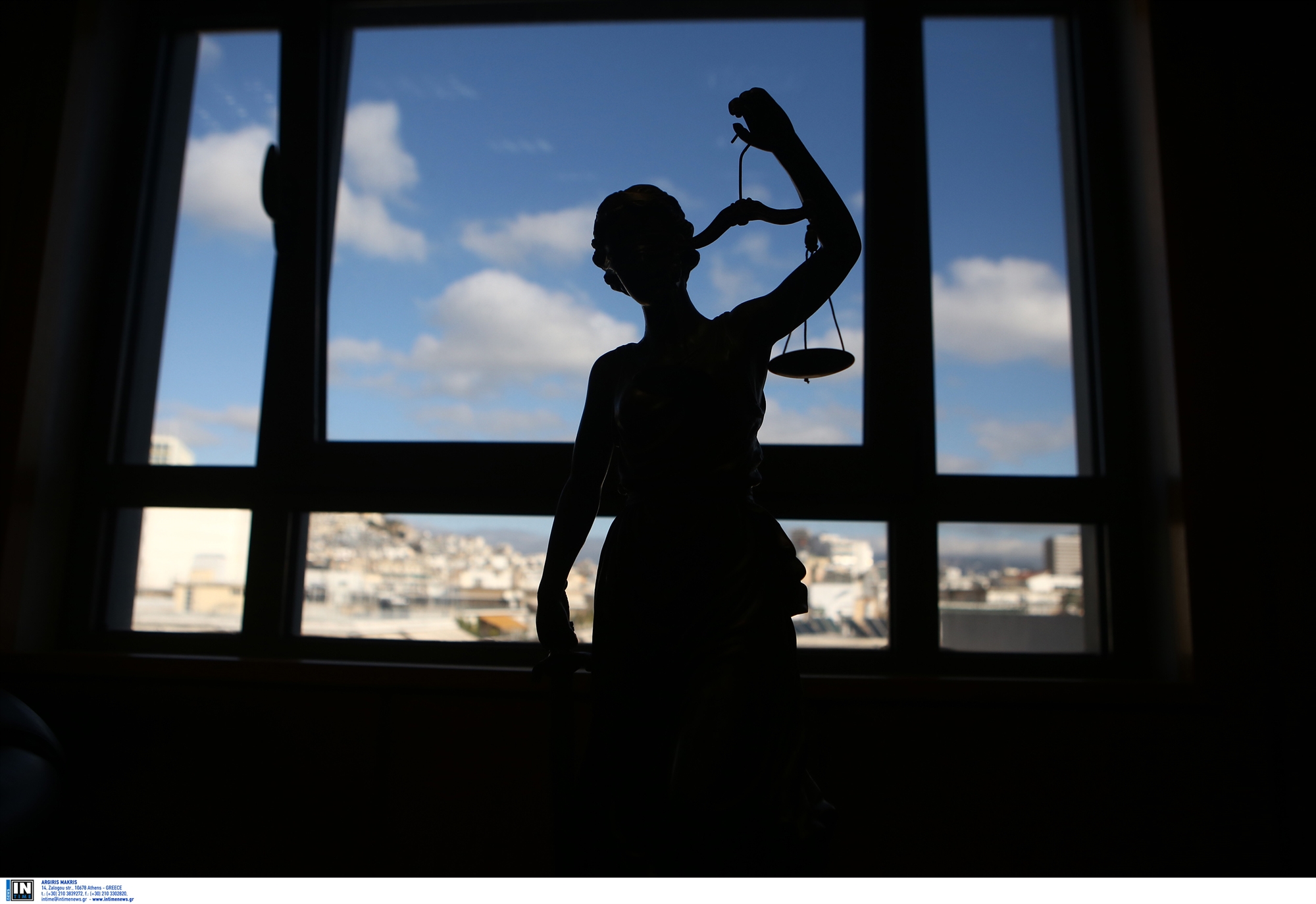 ενας-νόμος-κάθε-τρεις-ημέρες-561605014