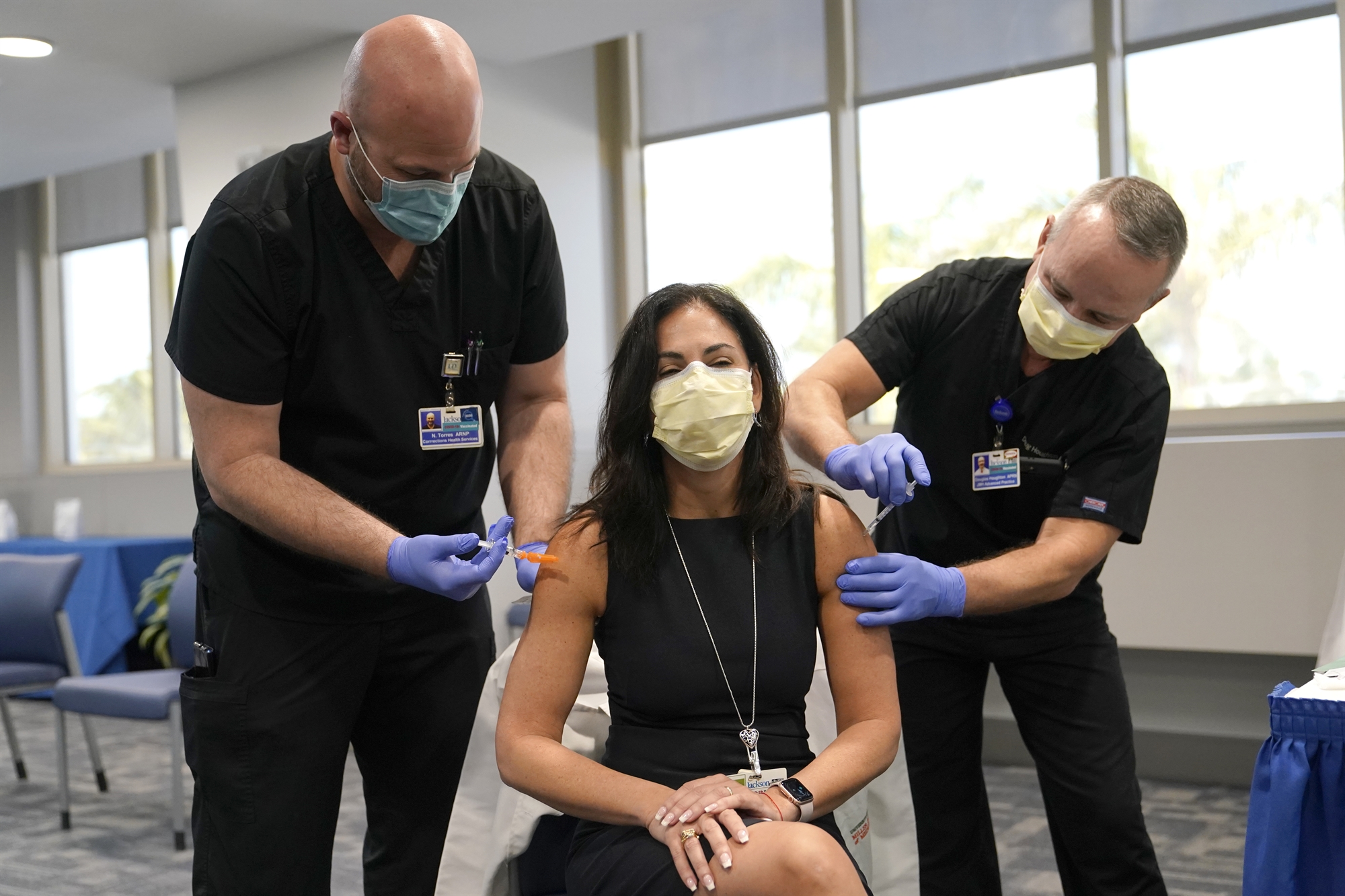 εμβολιασμός-κατά-της-γρίπης-και-του-κο-561591022