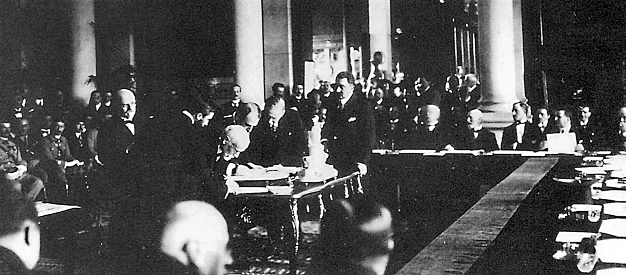 μία-εμφυλιακή-μετάλλαξη-ο-διχασμός-το-561605218