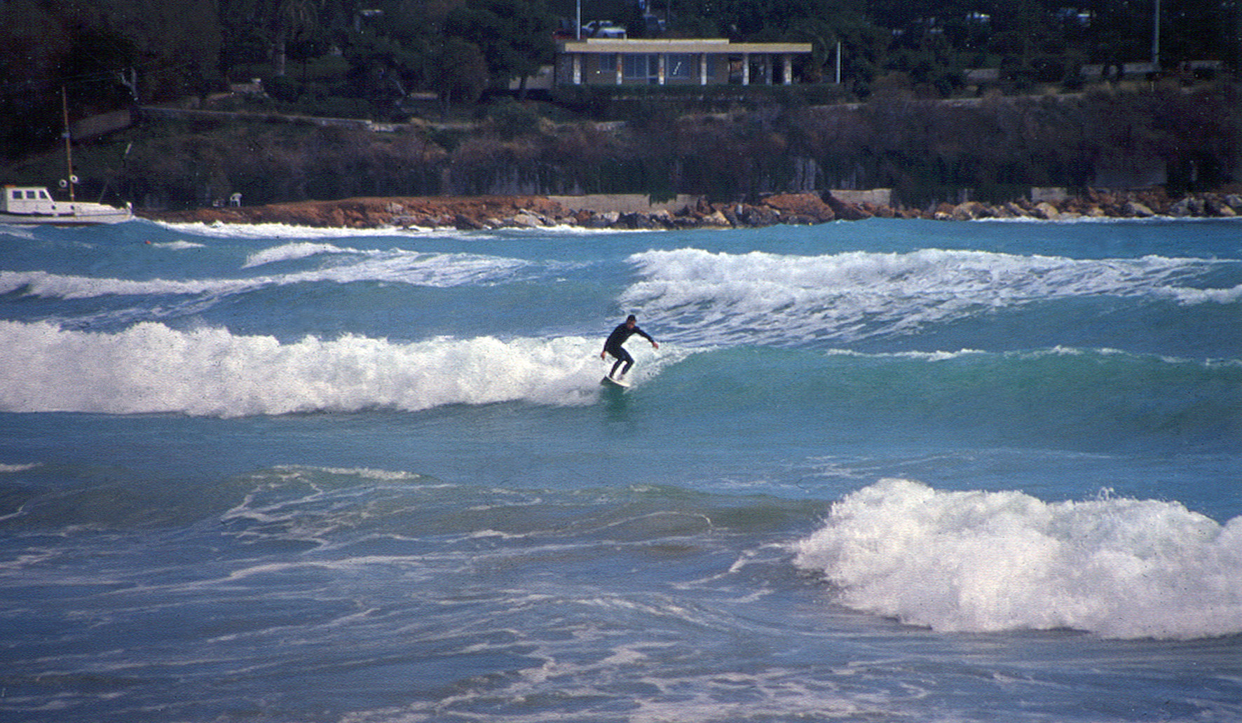 Δαμάζοντας τα κύματα: 50 χρόνια αθηναϊκό σέρφινγκ-7