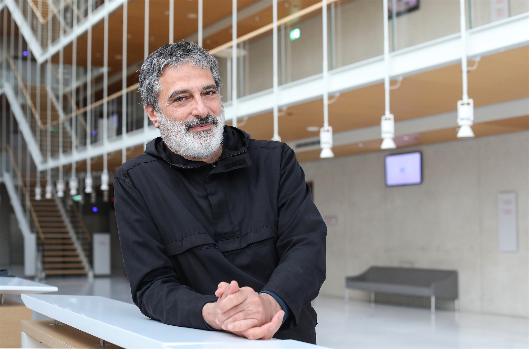 η-γκρίζα-ζώνη-της-λυρικής-σκηνής-561595633