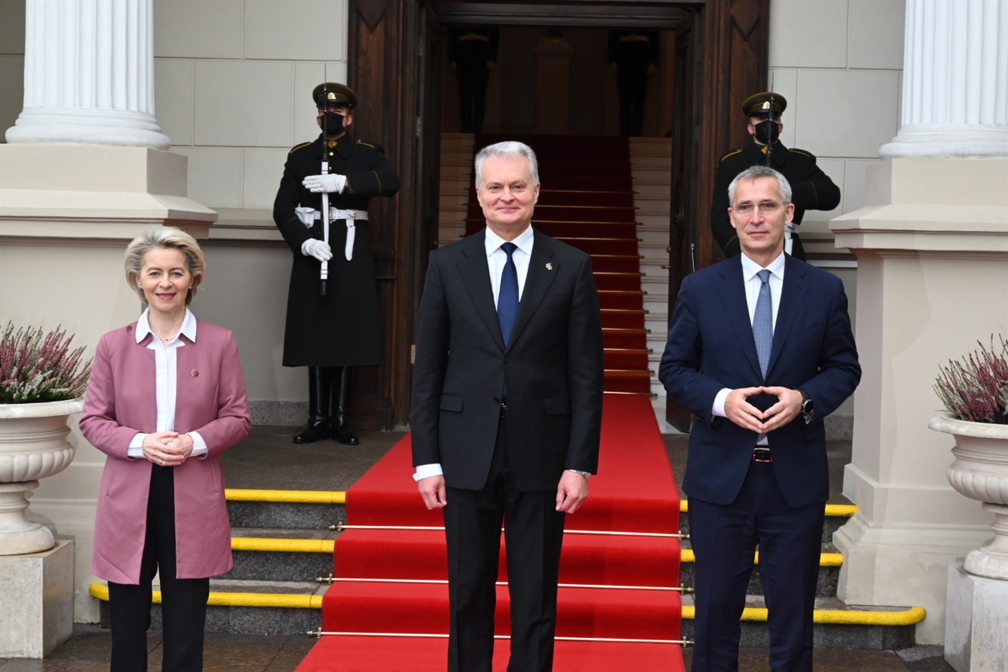 ε-ε-και-νατο-ζητούν-ενότητα-κατά-της-υβ-561608038