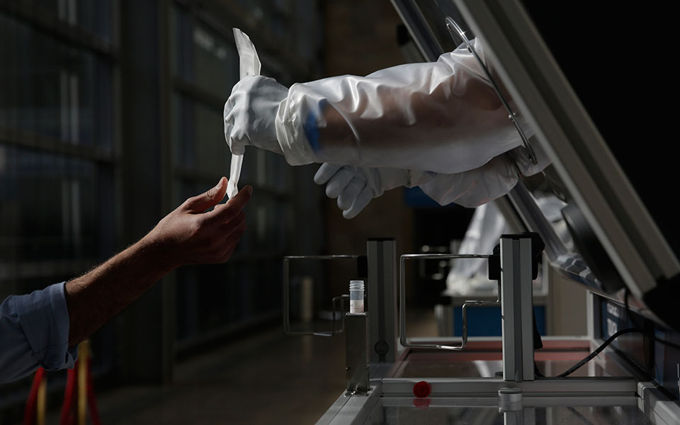 μετάλλαξη-όμικρον-κλείνει-τα-σύνορά-τ-561606640