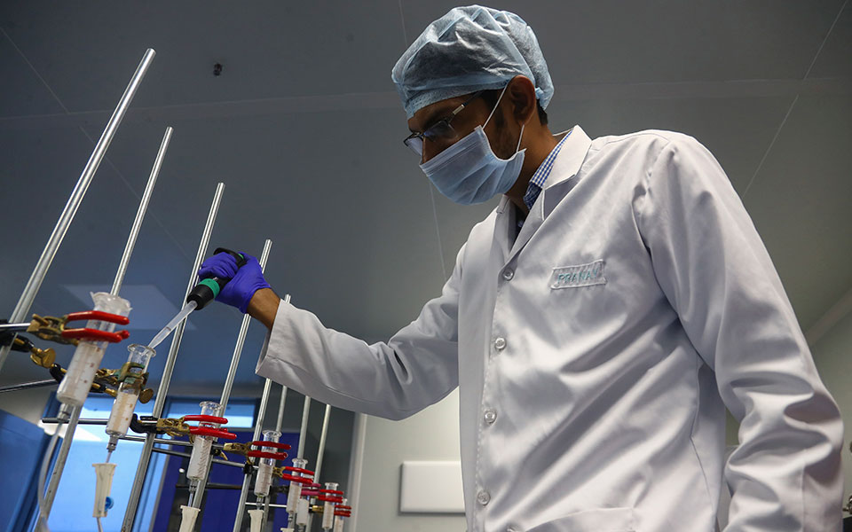 κορωνοϊός-και-άλλοι-θανατηφόροι-ιοί-τ-561565888