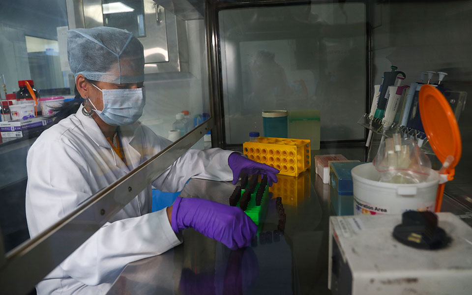 κορωνοϊός-επισήμως-5-εκατ-νεκροί-παγκο-561565903