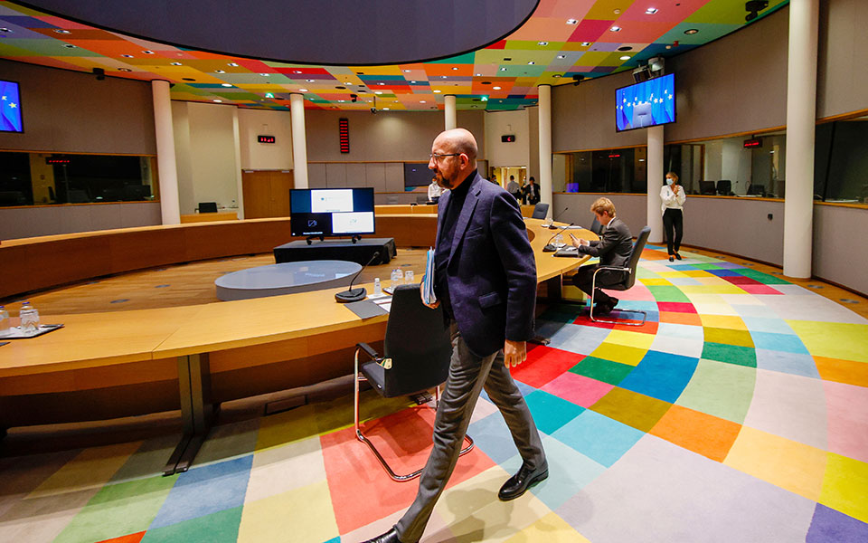 μετάλλαξη-όμικρον-πιθανή-σύνοδος-κορ-561607525