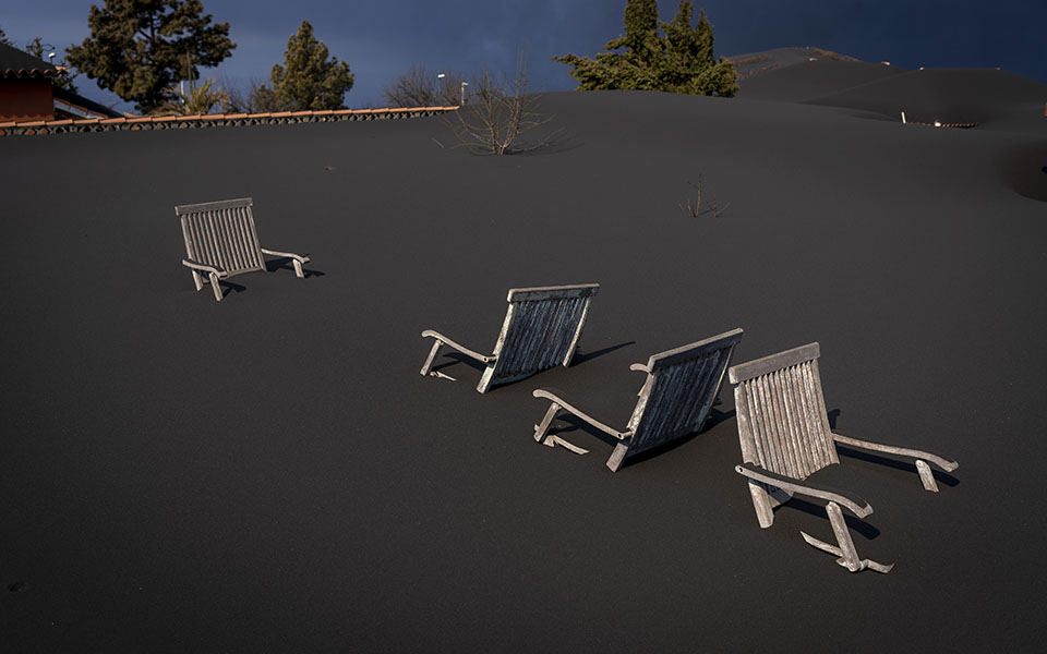 Λα Πάλμα: Όταν η ηφαιστειακή τέφρα σκεπάζει τα πάντα (εικόνες)-1