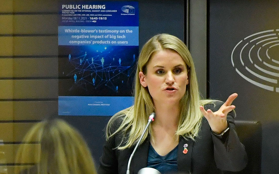 το-facebook-βλάπτει-δημοκρατία-και-παιδιά-561578275