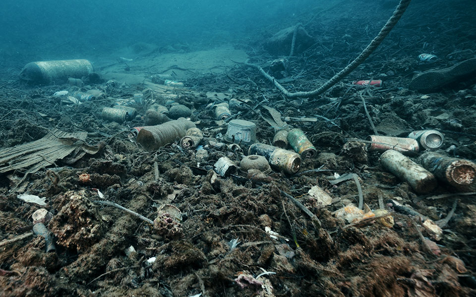 Λιμάνι Νάξου: Μια μικρή χωματερή στο βυθό-3