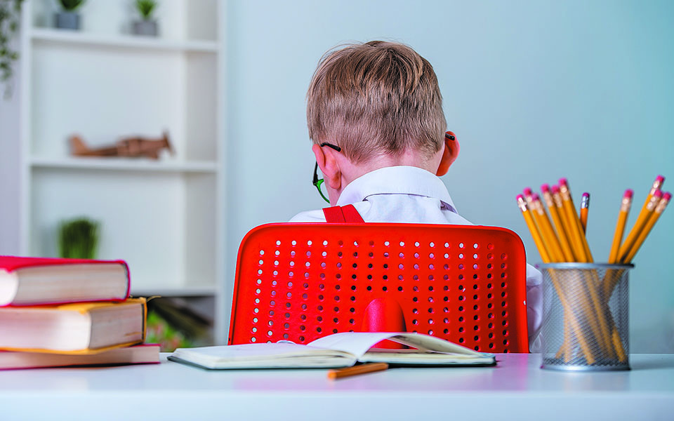 305-των-παιδιών-αντιμετωπίζουν-κίνδυνο-561596011