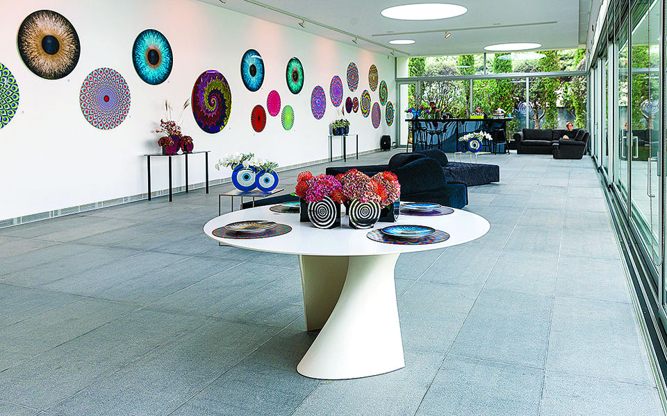 μια-pop-up-έκθεση-με-οπτικές-ψευδαισθήσεις-561572503