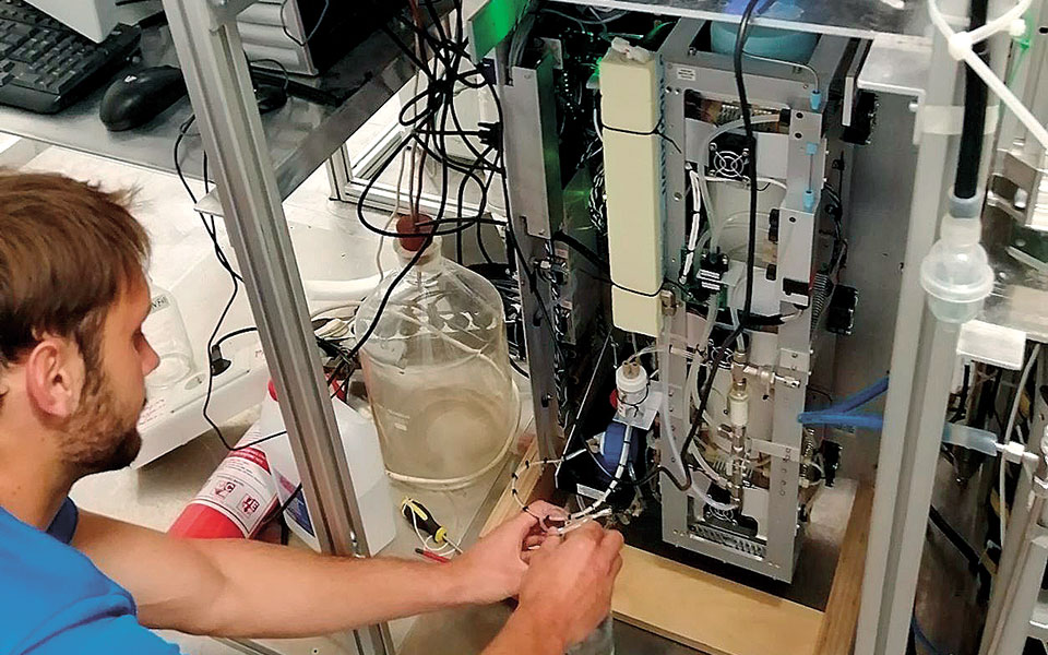 ερευνητές-στον-χελμό-πετούν-στα-σύν-561575335