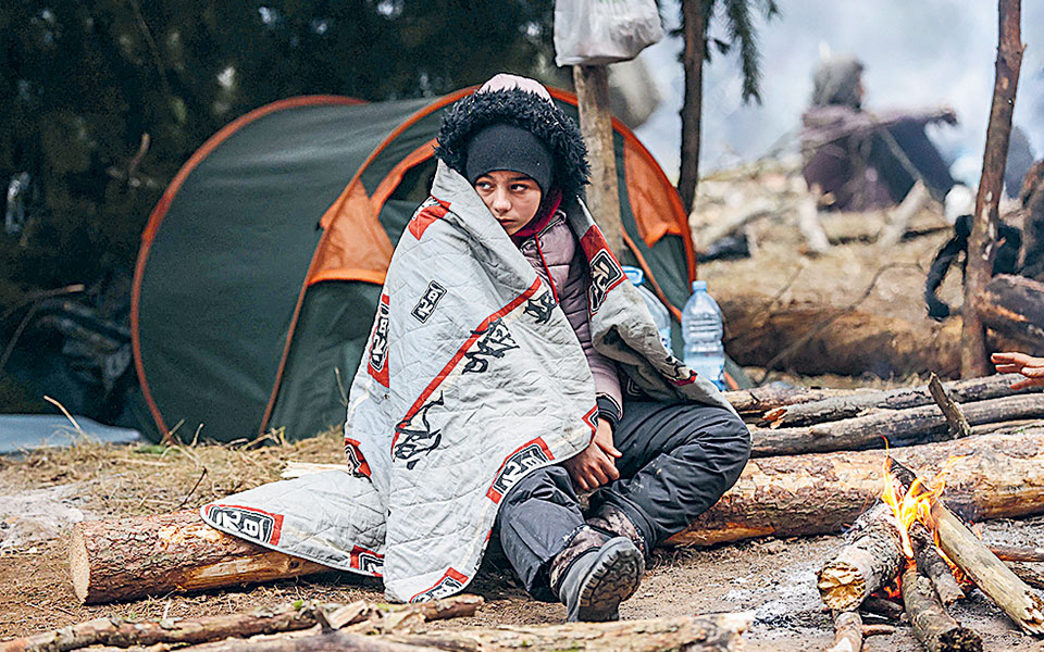 εγκλωβισμένοι-στο-δάσος-σε-συνθήκες-α-561588109