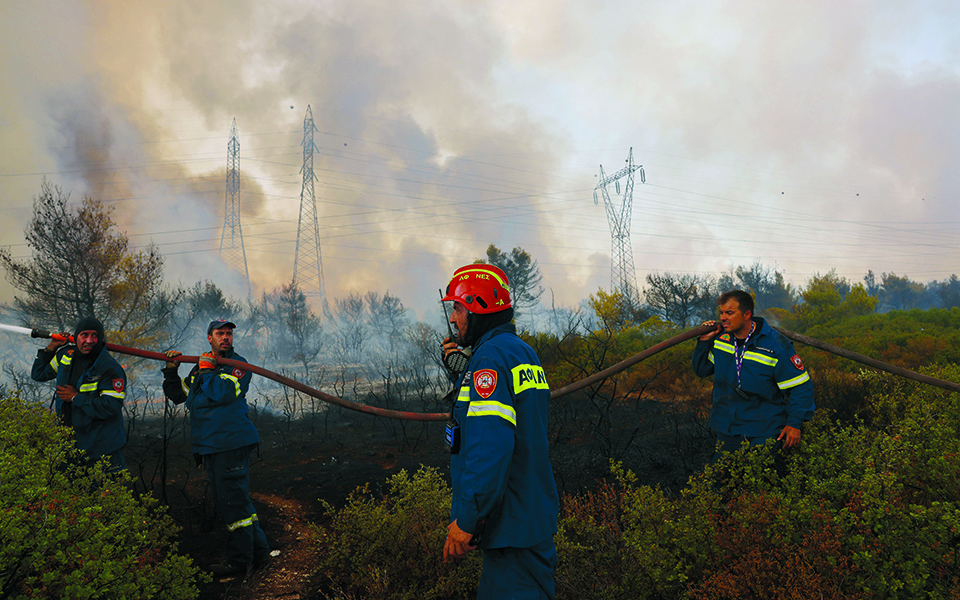 ηταν-άνιση-η-μάχη-με-τις-φλόγες-στην-ατ-561597400