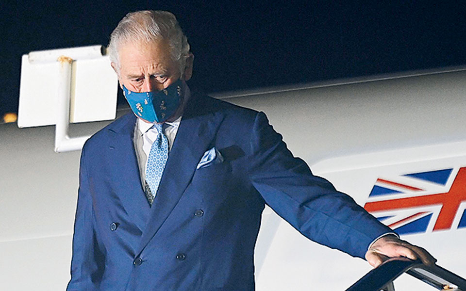 ο-κάρολος-αρνείται-τα-ρατσιστικά-σχόλ-561608803