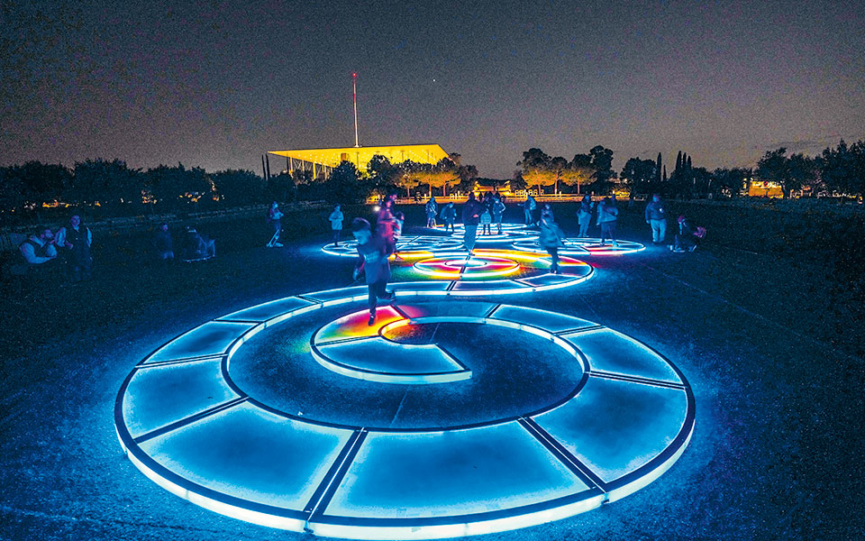 κάθε-κουλτούρα-βρίσκει-στο-φως-τη-χαρ-561608929