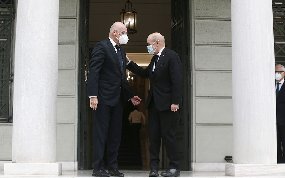 σε-εγκάρδιο-κλίμα-η-συνάντηση-δένδια-λ-561593524