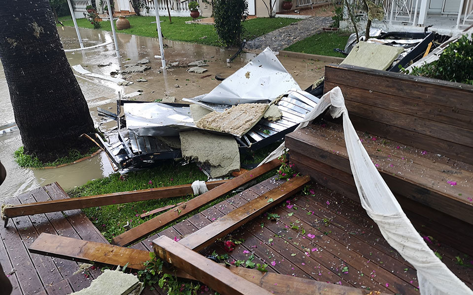 κακοκαιρία-πλημμύρες-κατολισθήσεις-561603925