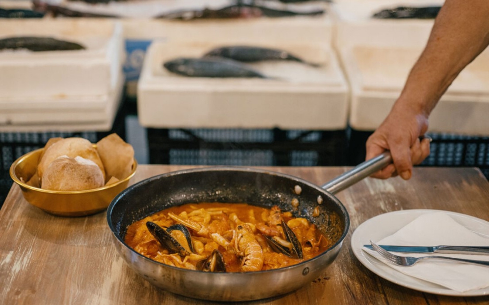 γαστρονόμος-hasapika-ένα-σουσάδικο-μέσα-στ-561608590