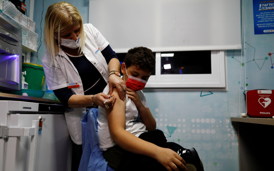 Ισραήλ – Τρίτη δόση: Πέντες φορές μεγαλύτερη η προστασία για τους άνω των 60 – Τι δείχνουν τα νεότερα στοιχεία-1