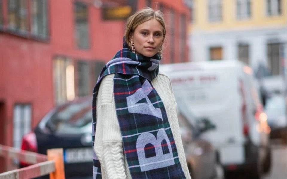 oversized-κασκόλ-8-elegant-συνδυασμοί-για-να-το-προσθέ-561596320