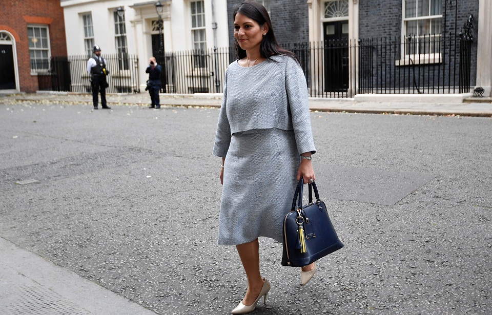 η-βρετανία-σχεδιάζει-κέντρα-σαν-αυτά-π-561596404