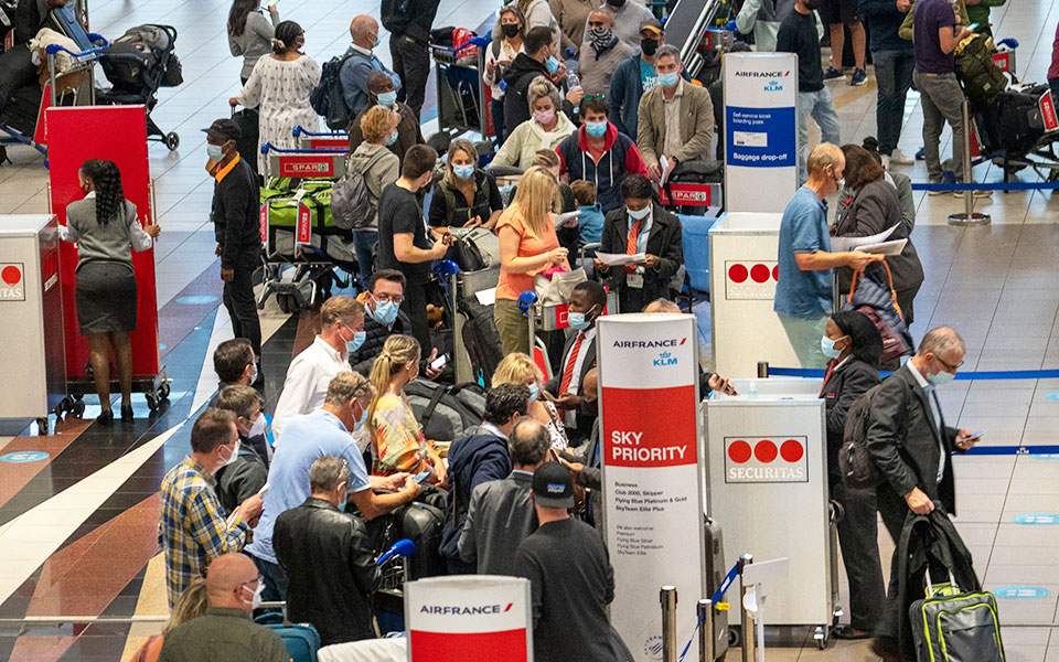 μετάλλαξη-όμικρον-μετατρέπεται-σε-561606082