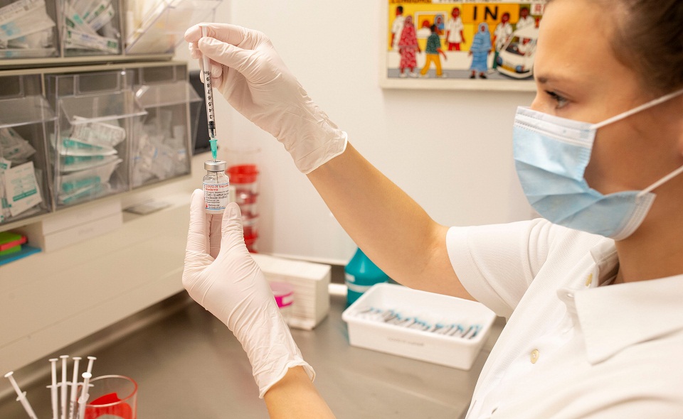 ελβετία-τρίτη-δόση-για-όλους-άνω-των-16-ε-561598720