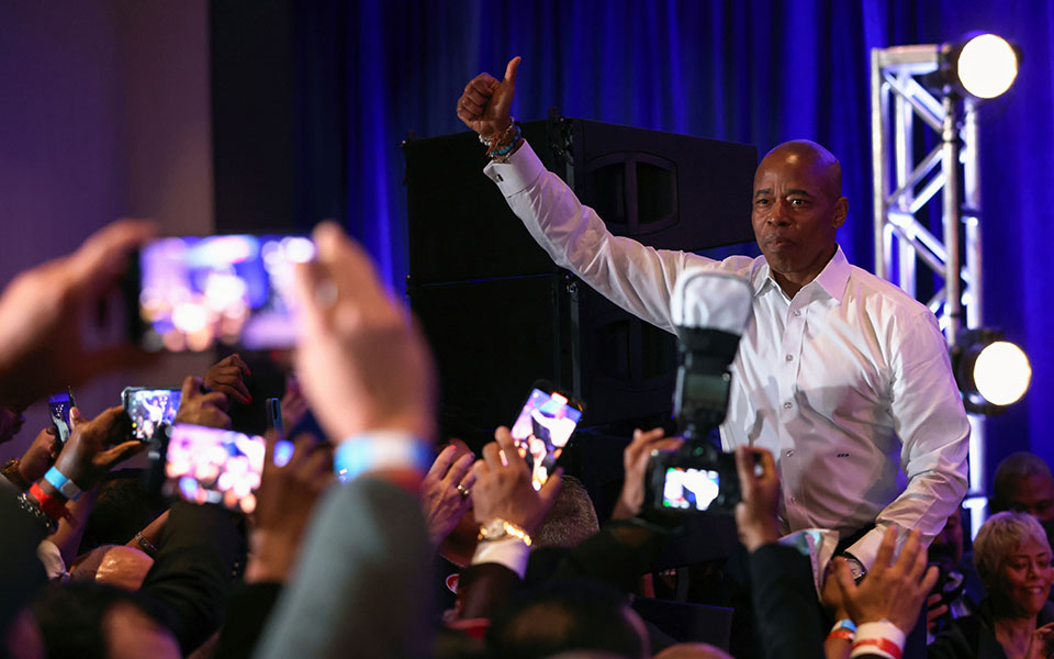 Έρικ Άνταμς: Ο δεύτερος Αφροαμερικανός που εκλέγεται δήμαρχος της Νέας Υόρκης-1