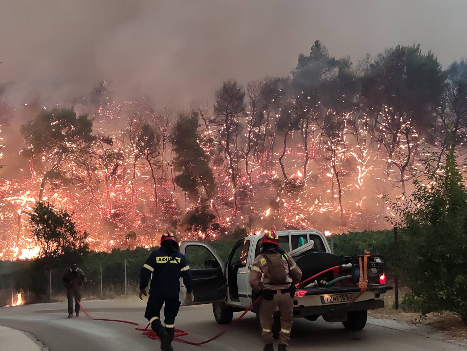 «Ηταν άνιση η μάχη με τις φλόγες στην Αττική»-1