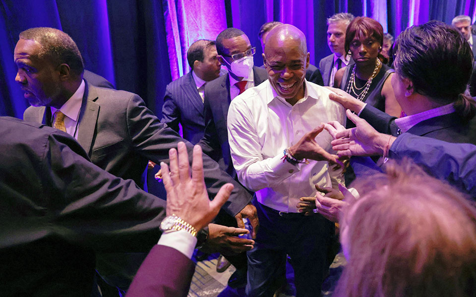 Έρικ Άνταμς: Ο δεύτερος Αφροαμερικανός που εκλέγεται δήμαρχος της Νέας Υόρκης-2