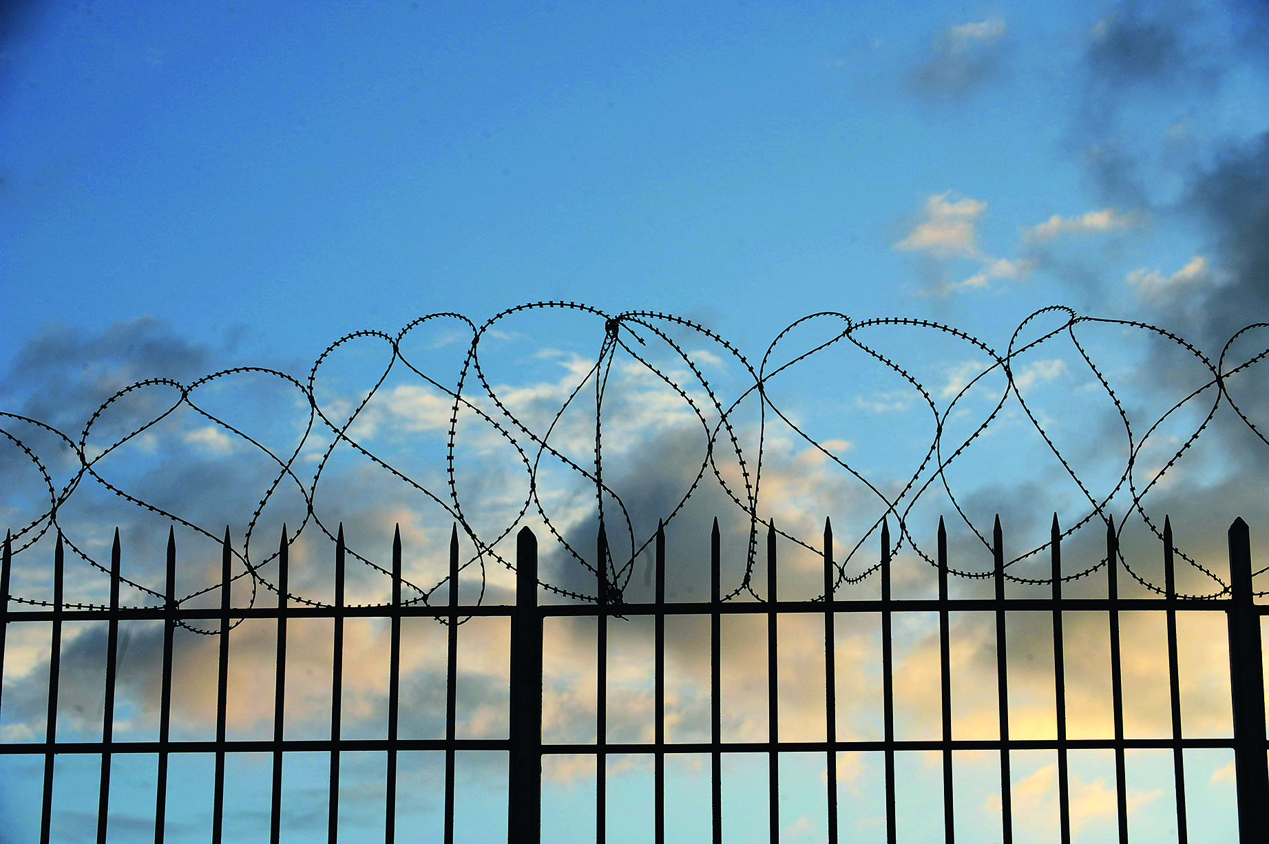 μηνύσεις-συλλήψεις-και-απεργία-στη-φ-561570115