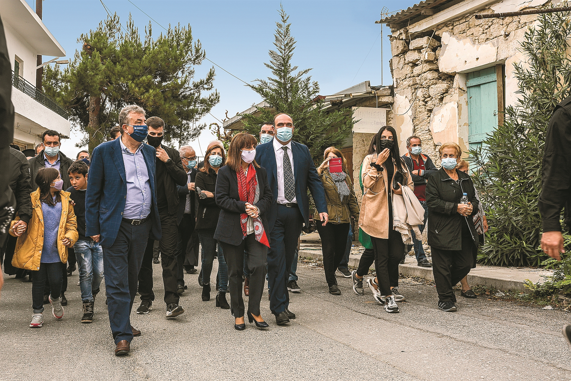κυρία-πρόεδρε-μην-μας-ξεχάσετε-561573337