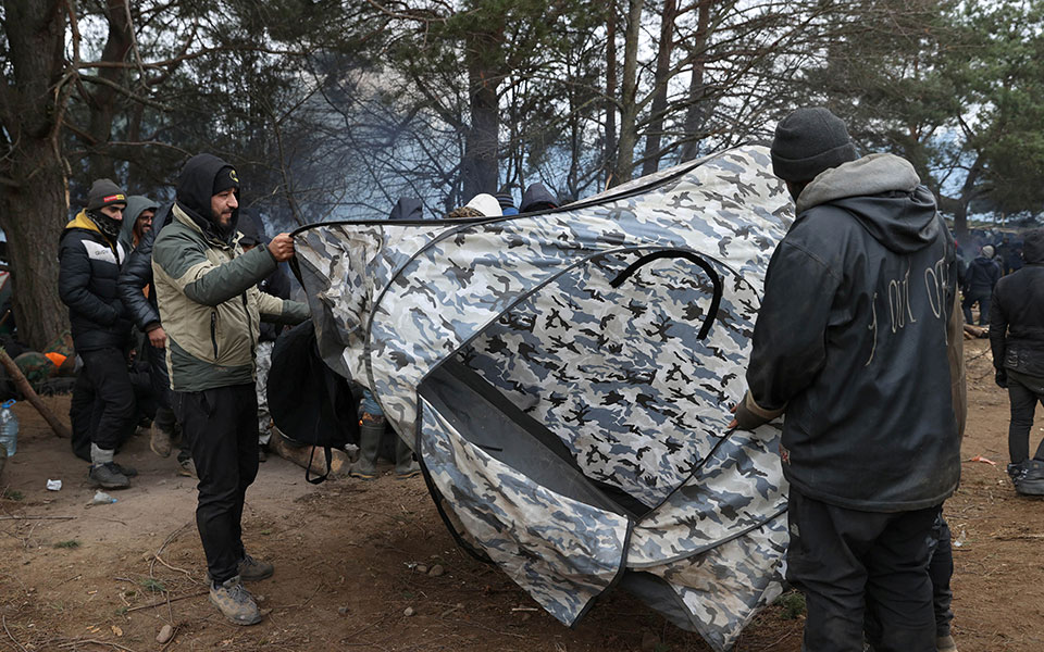 πολωνία-μετανάστες-συγκεντρώνονται-561586960
