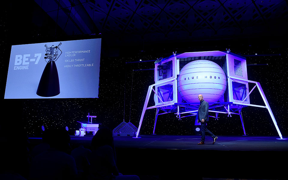 ηπα-στα-διαστημικά-χνάρια-του-πατέρα-τ-561599122