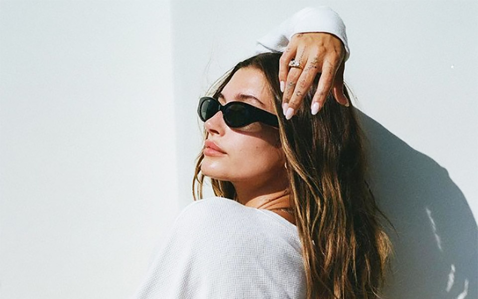 glowy-skin-η-hailey-bieber-έχει-το-μυστικό-561566125