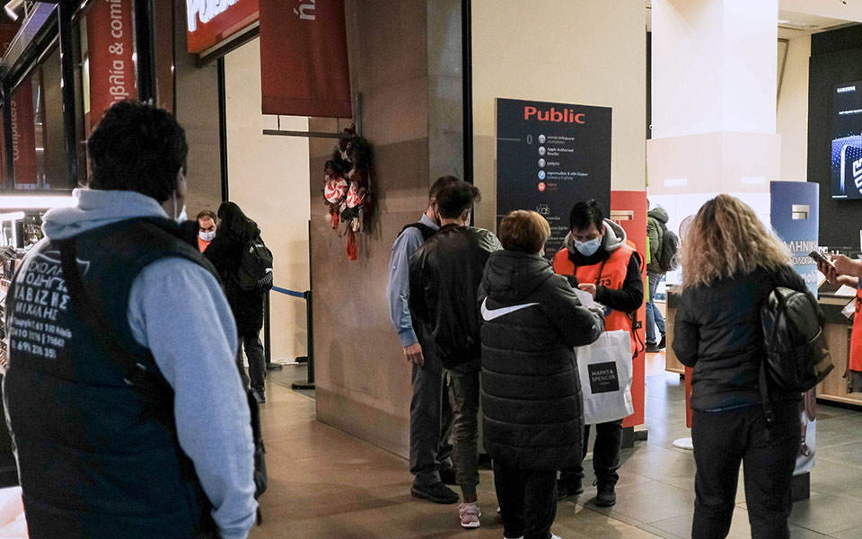 Black Friday 2021: Βροχή, ουρές και έλεγχος πιστοποιητικών-3