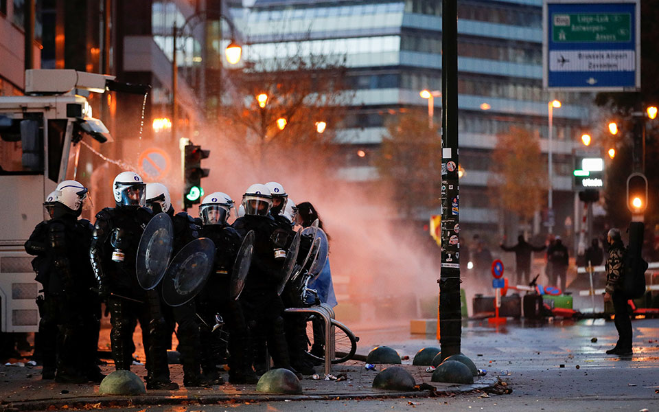 κορωνοϊός-σε-καθολικό-lockdown-η-αυστρία-ορ-561596914