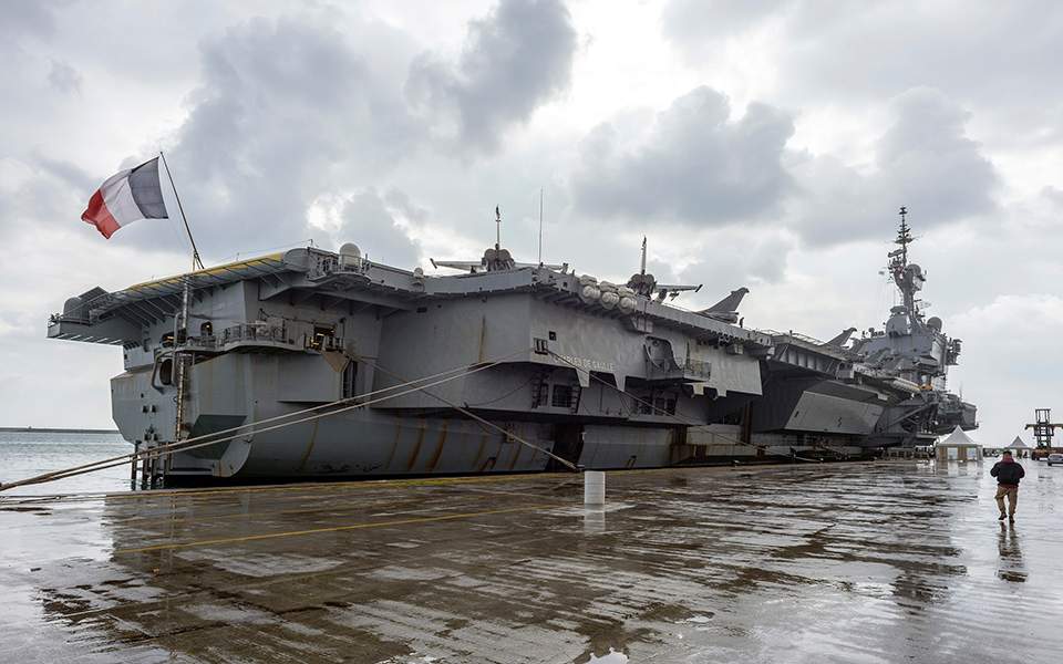 πολεμικό-ναυτικό-ο-διοικητής-του-charles-de-gaulle-561604021