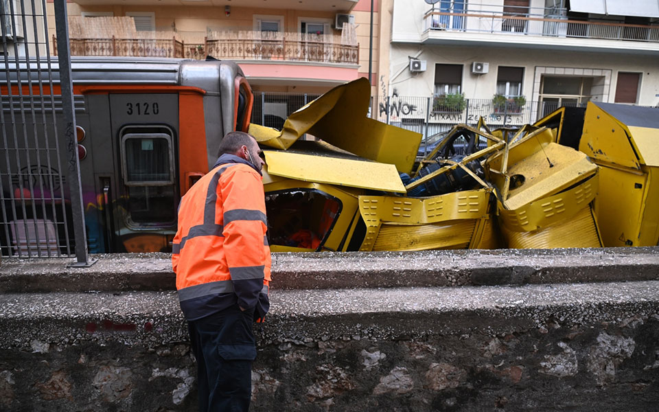 ΗΣΑΠ: Πώς έγινε το δυστύχημα – Διακοπή δρομολογίων στο τμήμα Ομόνοια-Άνω Πατήσια (εικόνες)-4