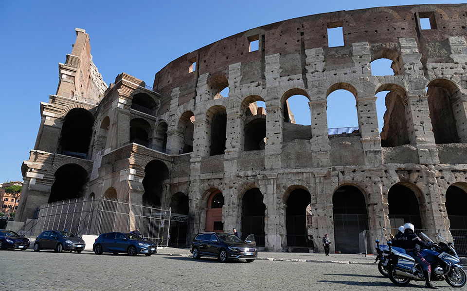 ιταλία-η-μπίρα-στο-κολοσσαίο-κόστισε-561590431