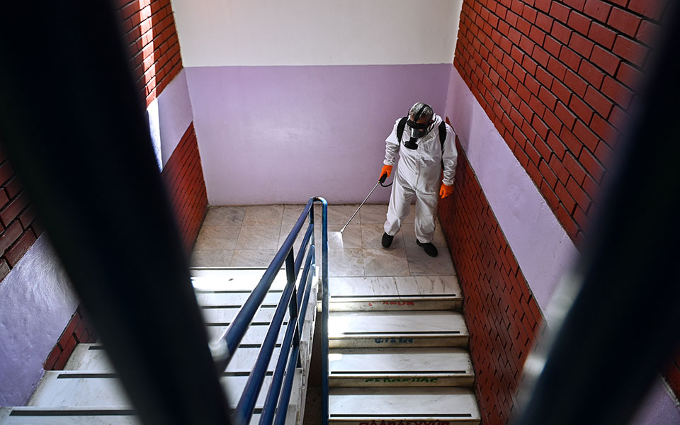 κορωνοϊός-τζανάκης-προς-10-000-κρούσματ-561583000