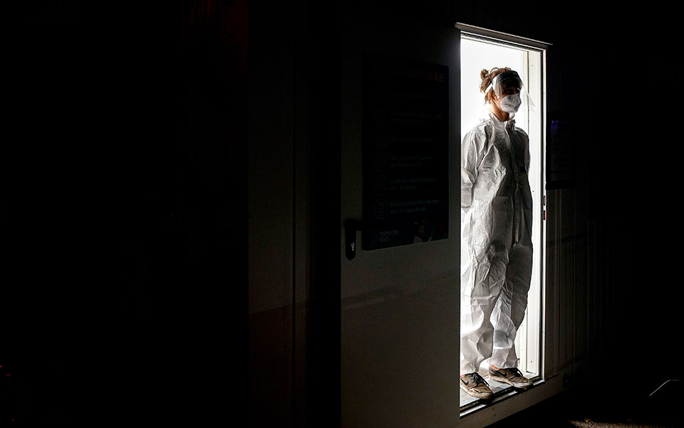 κορωνοϊός-ο-χάρτης-του-νέου-κύματος-561609172