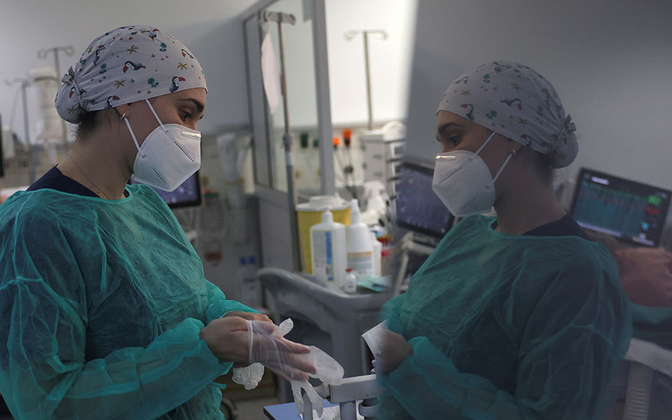 Κορωνοϊός: 6.950 νέα κρούσματα, 72 θάνατοι, 551 διασωληνωμένοι-1